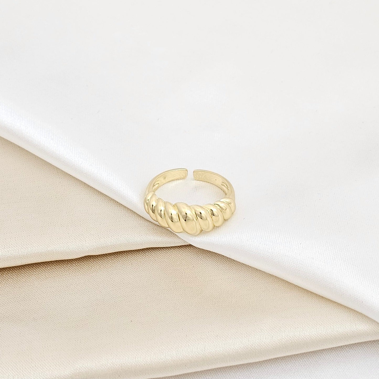 ANILLO LAZOS LISOS DORADO RF K5676