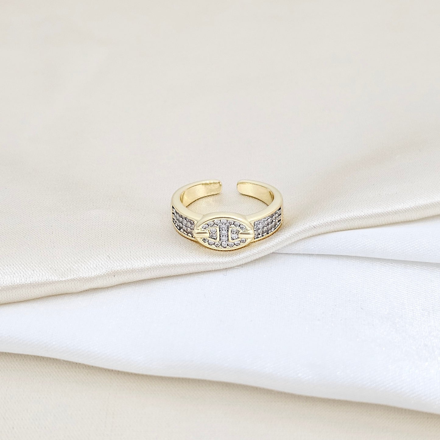 ANILLO ELEGANTE DORADO CON CIRCONES PLATEADO RF K5818
