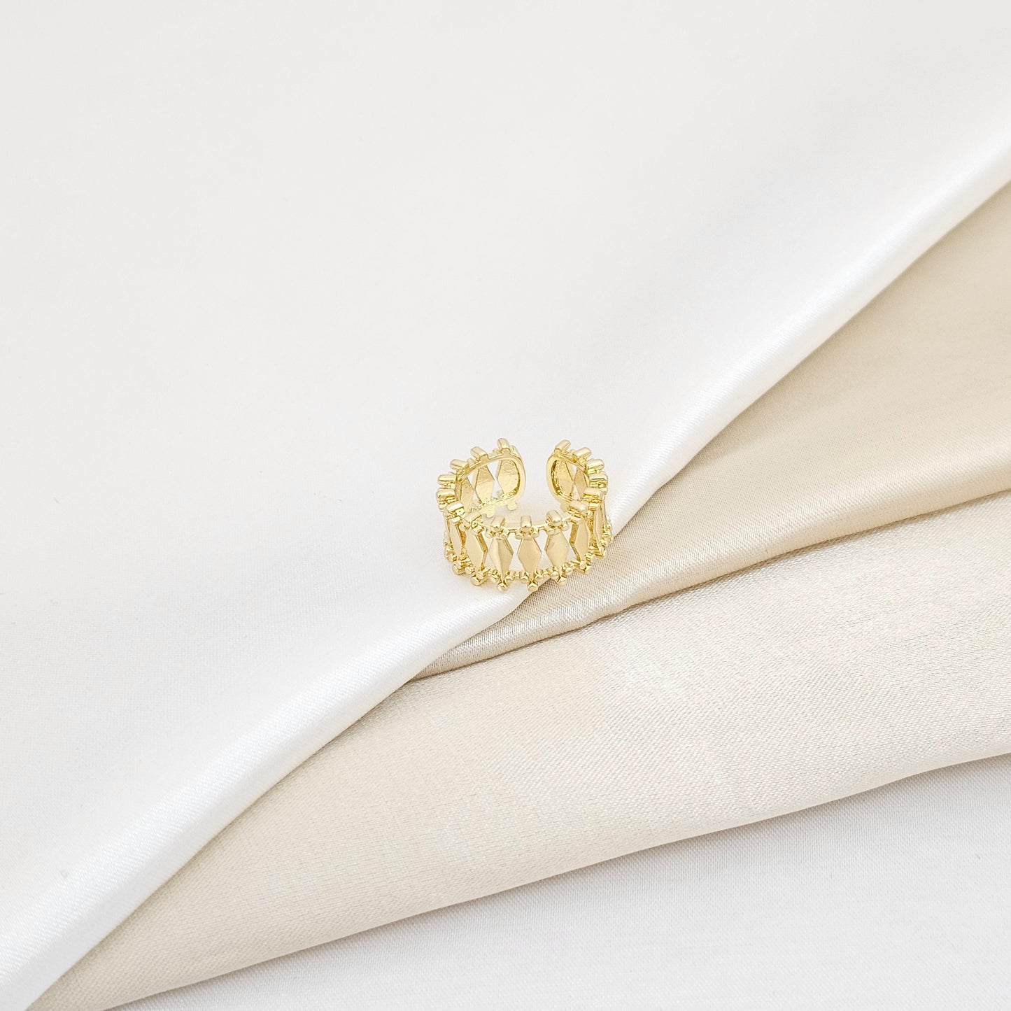 ANILLO LISO ROMBO ELEGANTE DORADO RF K5999