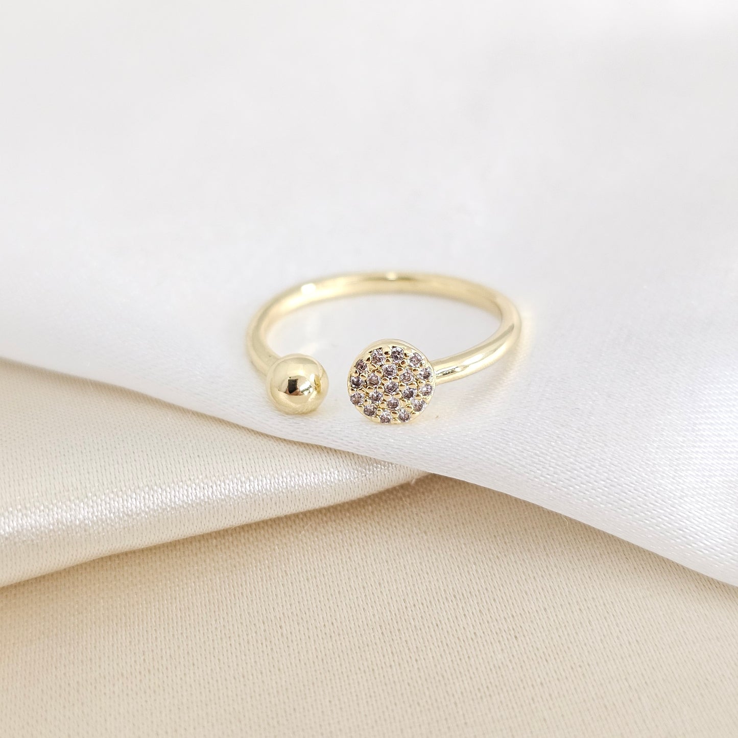 ANILLO LISO CON DOBLE CIRCULO CIRCONES DORADO RF K7938