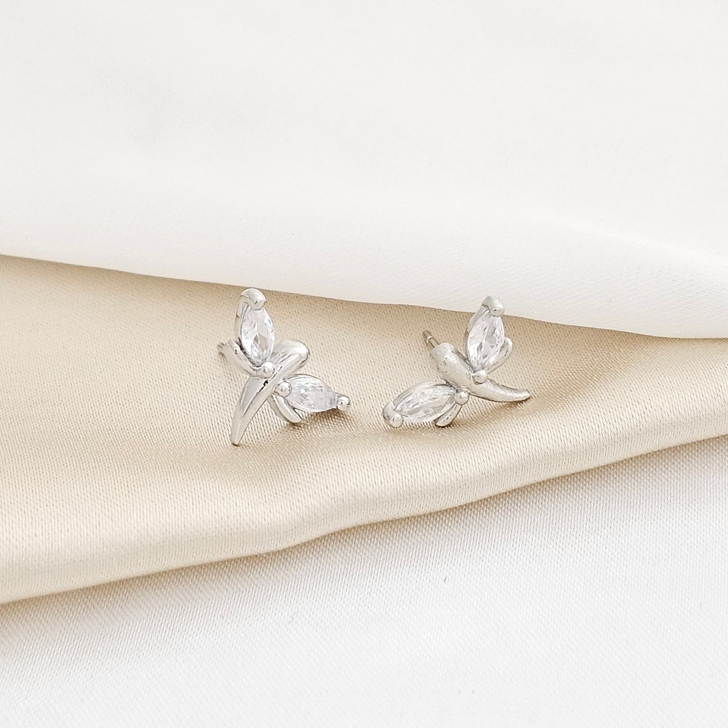 TOPO LIBELULA CIRCON PLATEADO RF K2397