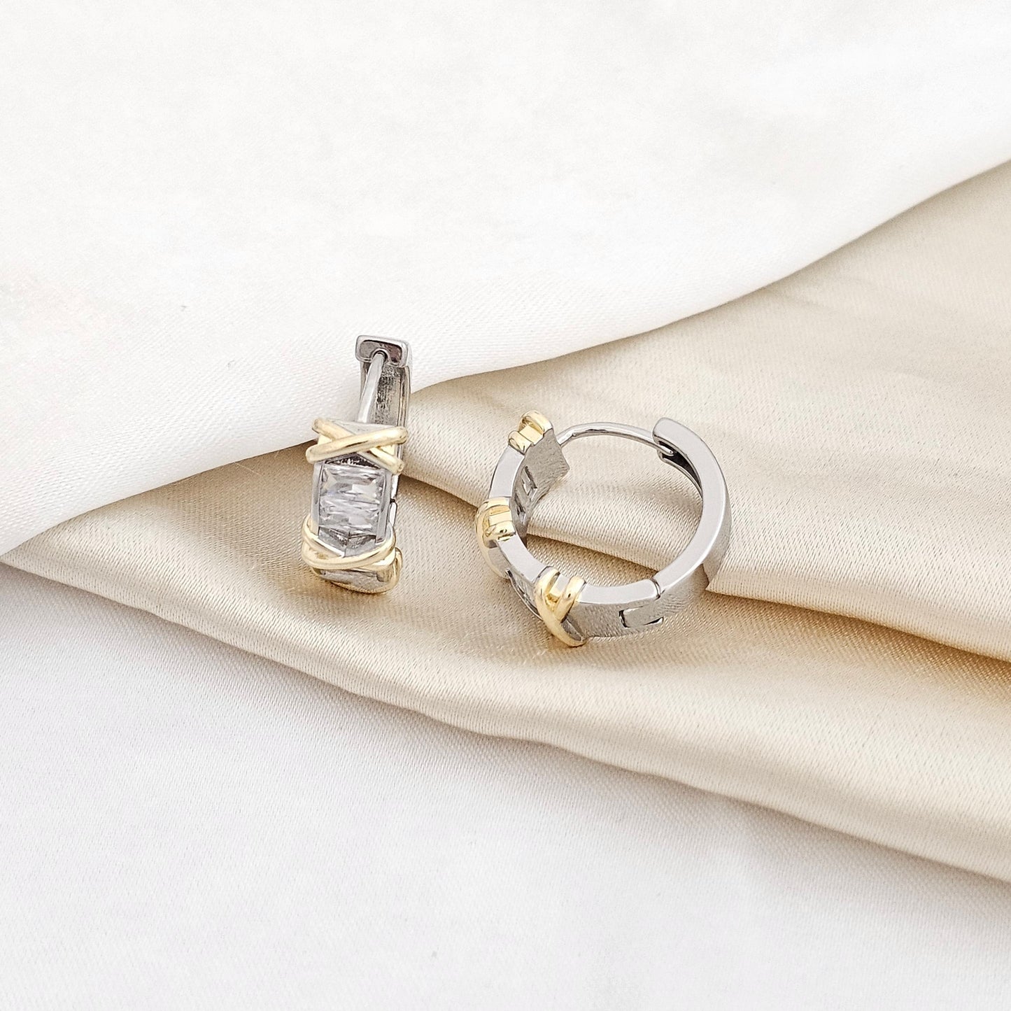 CANDONGA PLATEADA CIRCONES LAZOS DORADO RF K5180