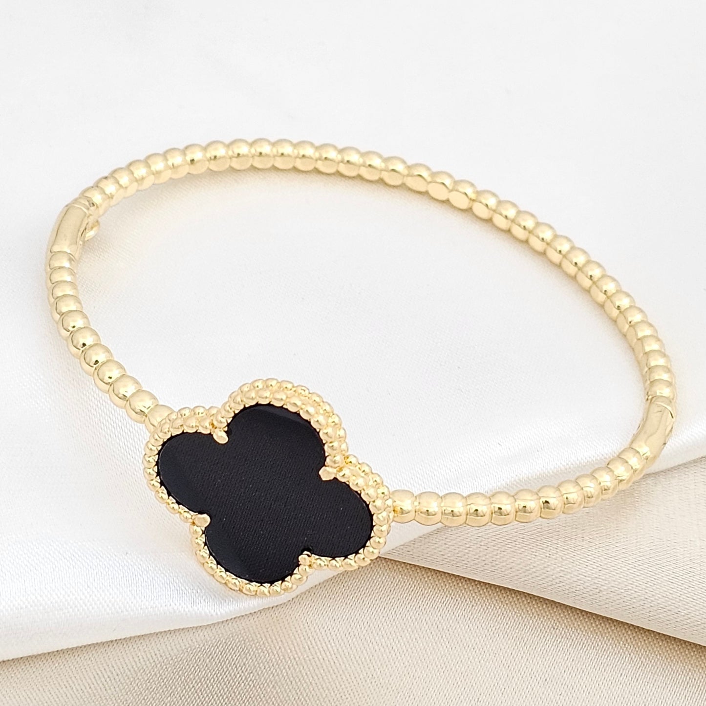 BRAZALETE DORADO TREBOL GRANDE NEGRO RF K6324