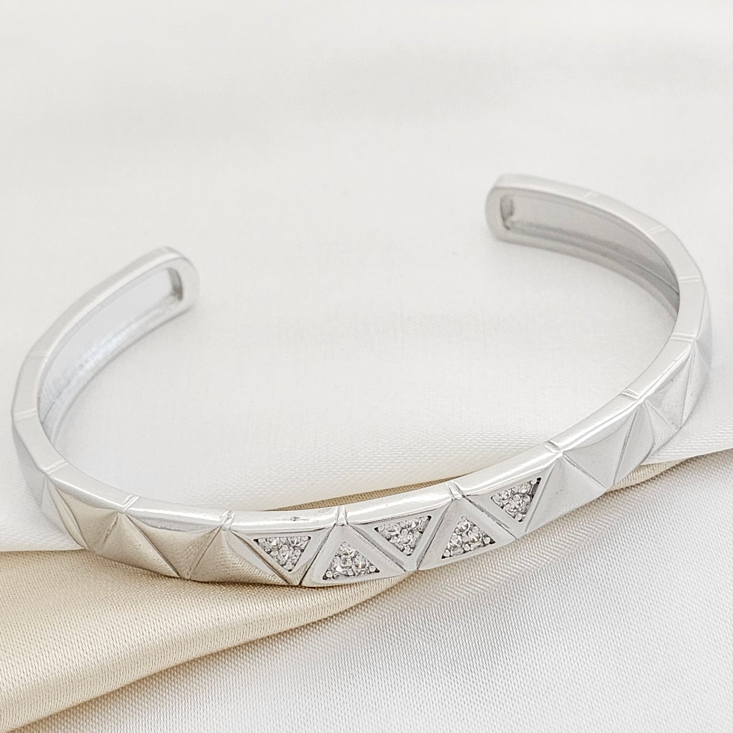 BRAZALETE TRIANGULOS ELEGANTES PLATEADO RF K7663