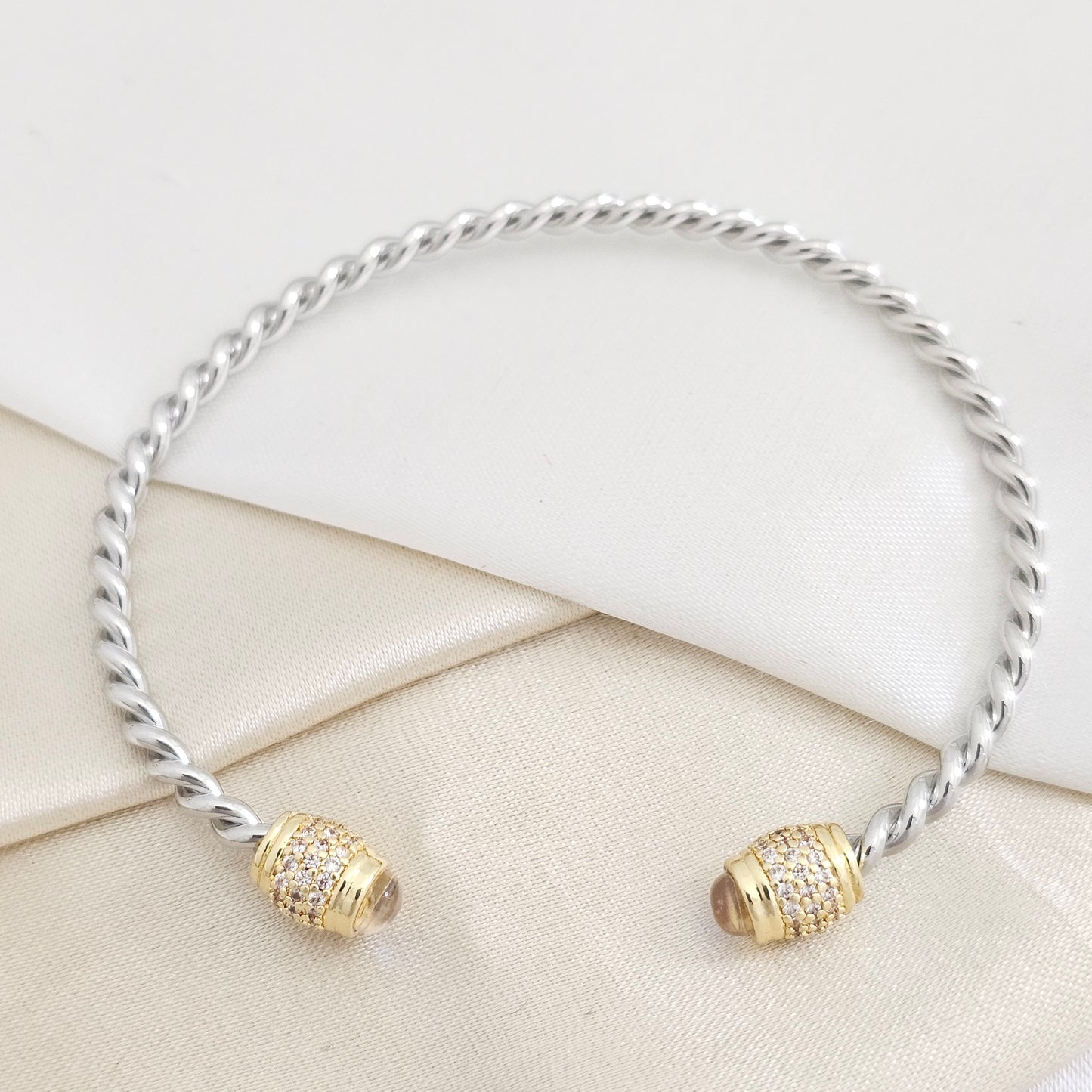 BRAZALETE TRENZA PLATEADO CON CIRCON DORADO RF K7840