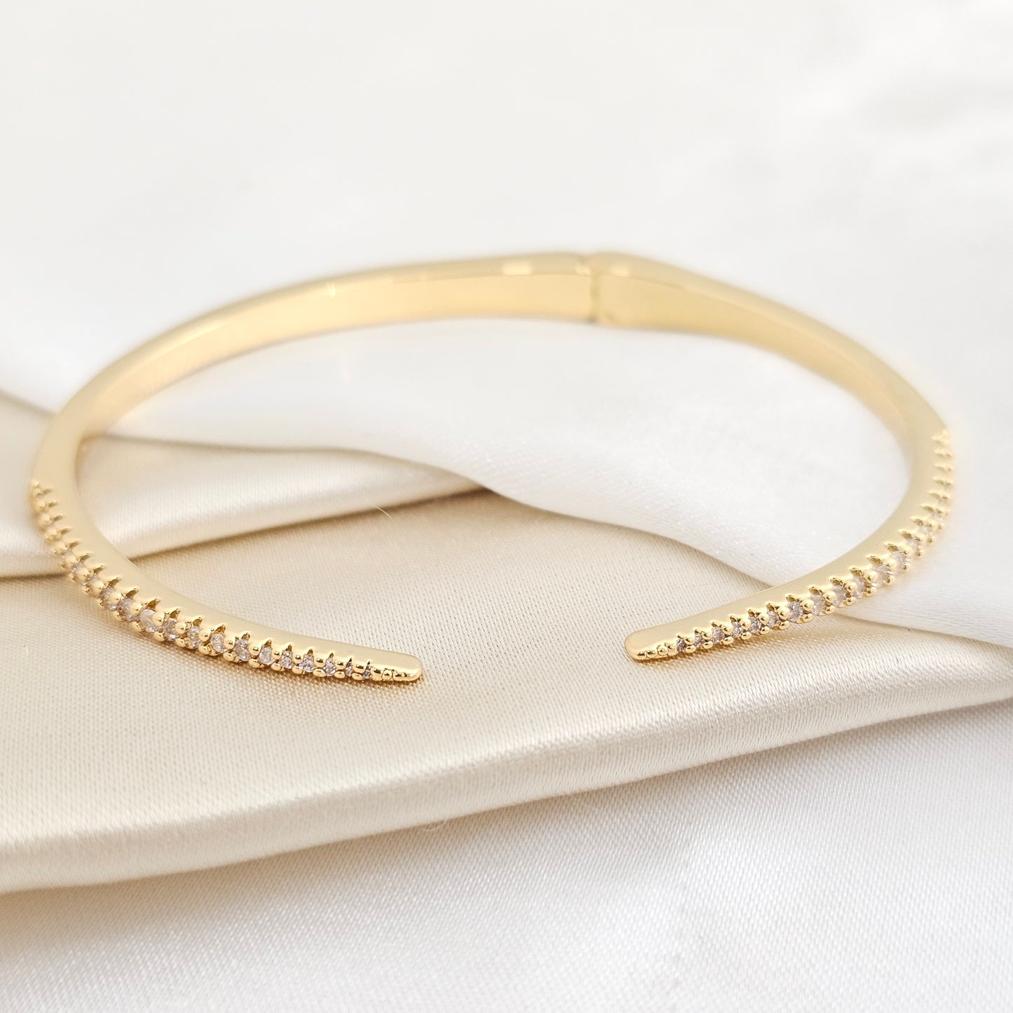 BRAZALETE LISO Y CON CIRCONES DORADO RF K7848