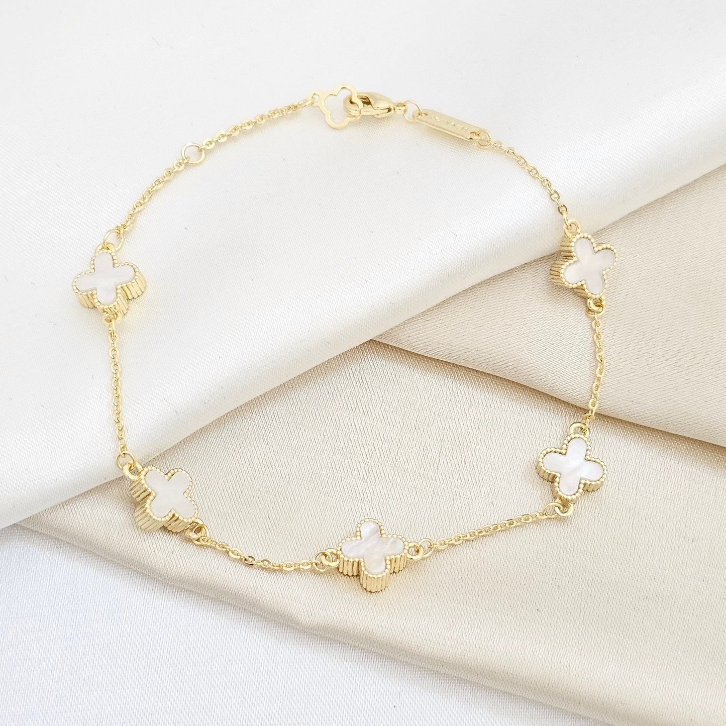 PULSERA AROS DORADO TREBOL MEDIANO BLANCO RF K6282