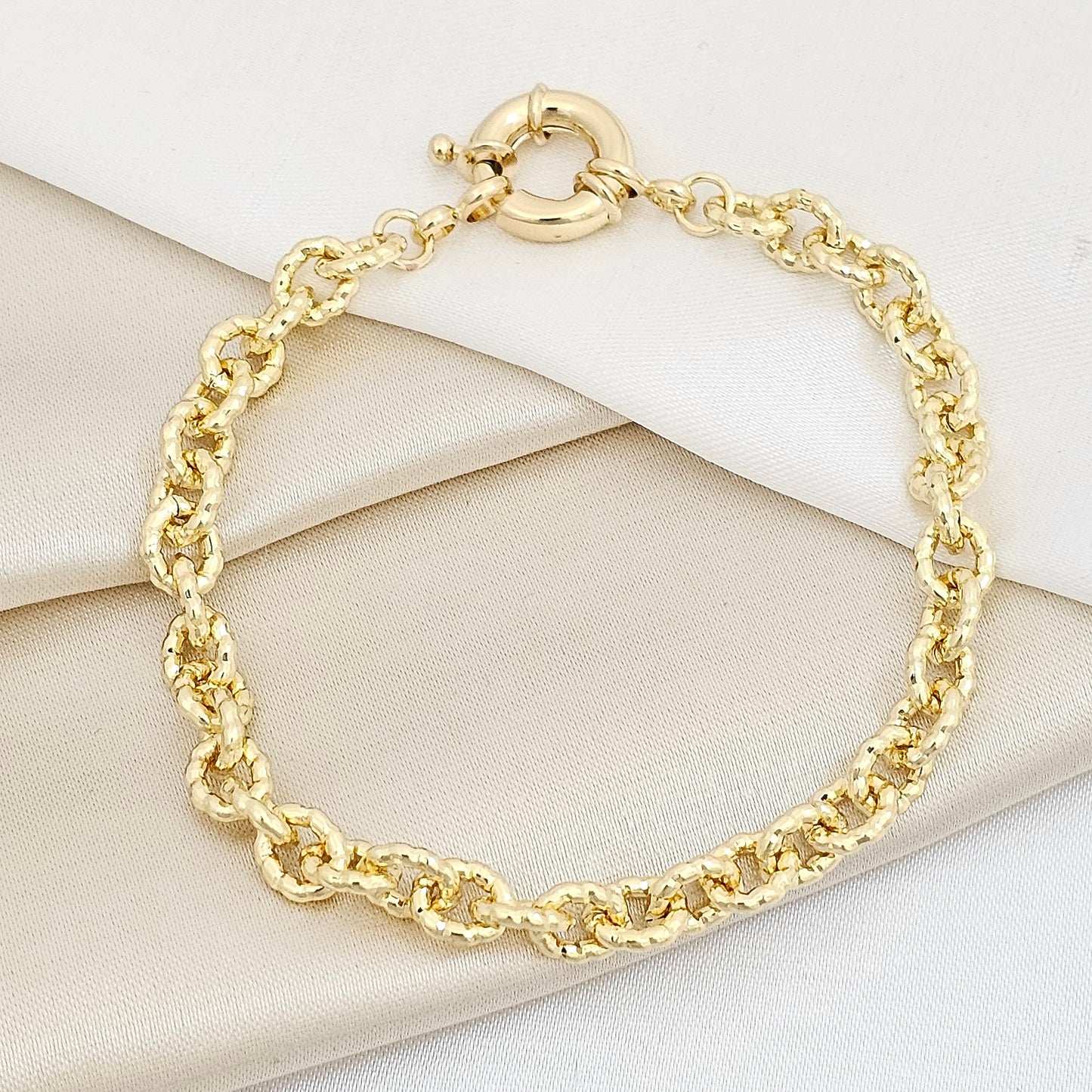 PULSERA AROS DIAMANTADOS CON BROCHE DORADO RF K7366