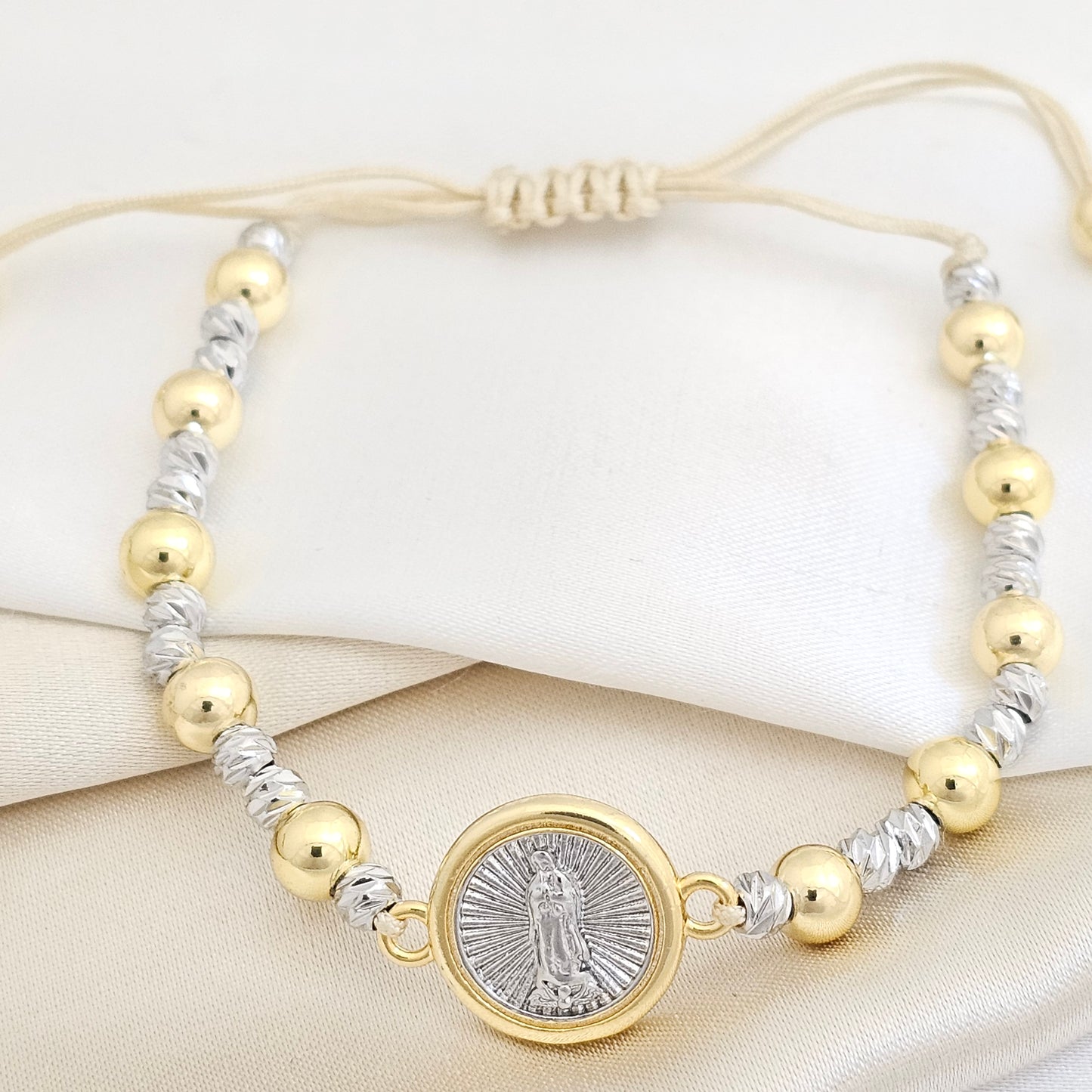 PULSERA BALINES DORADO Y PLATEADO DIJE VIRGEN RF K7709