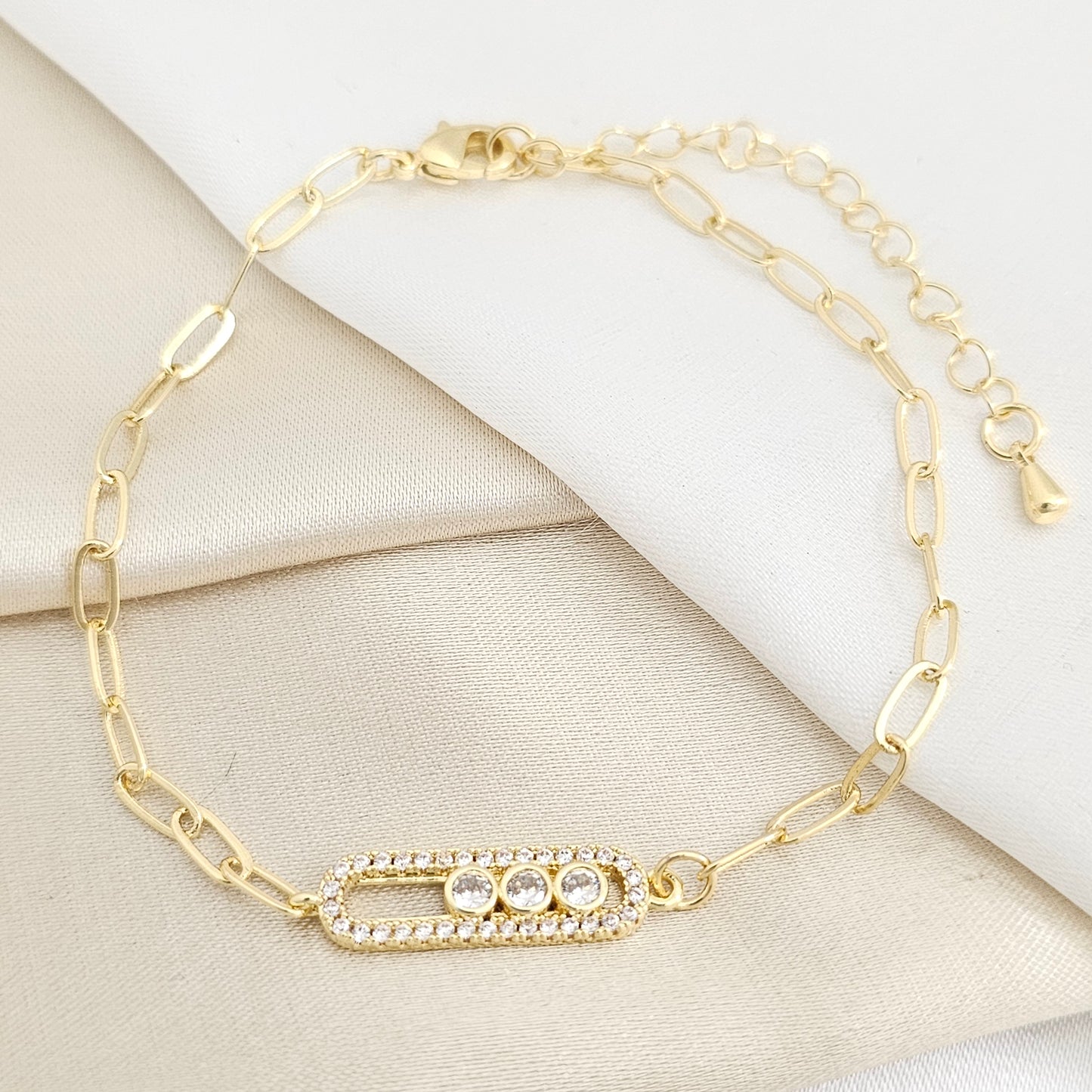 PULSERA AROS CON DIJE ARO TRES CIRCONES DORADO RF K7754