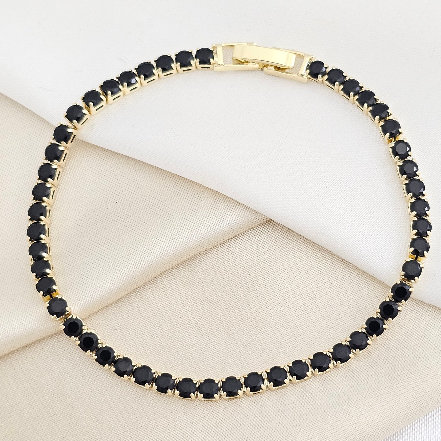 PULSERA CIRCONES NEGROS CON BROCHE DORADO RF K7760