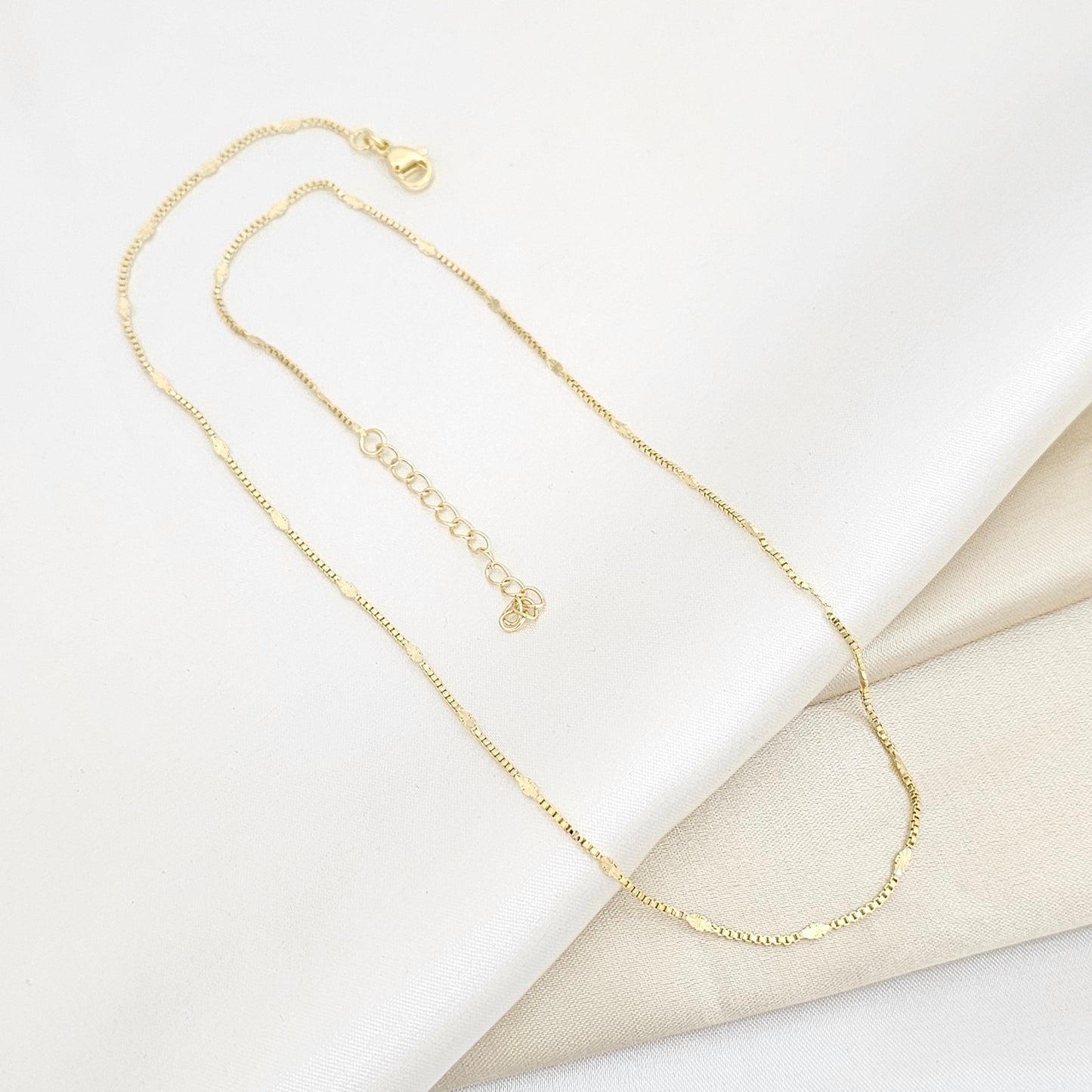 CADENA VENECIANA CON DESTELLOS Y EXTENSOR DORADO RF K6044