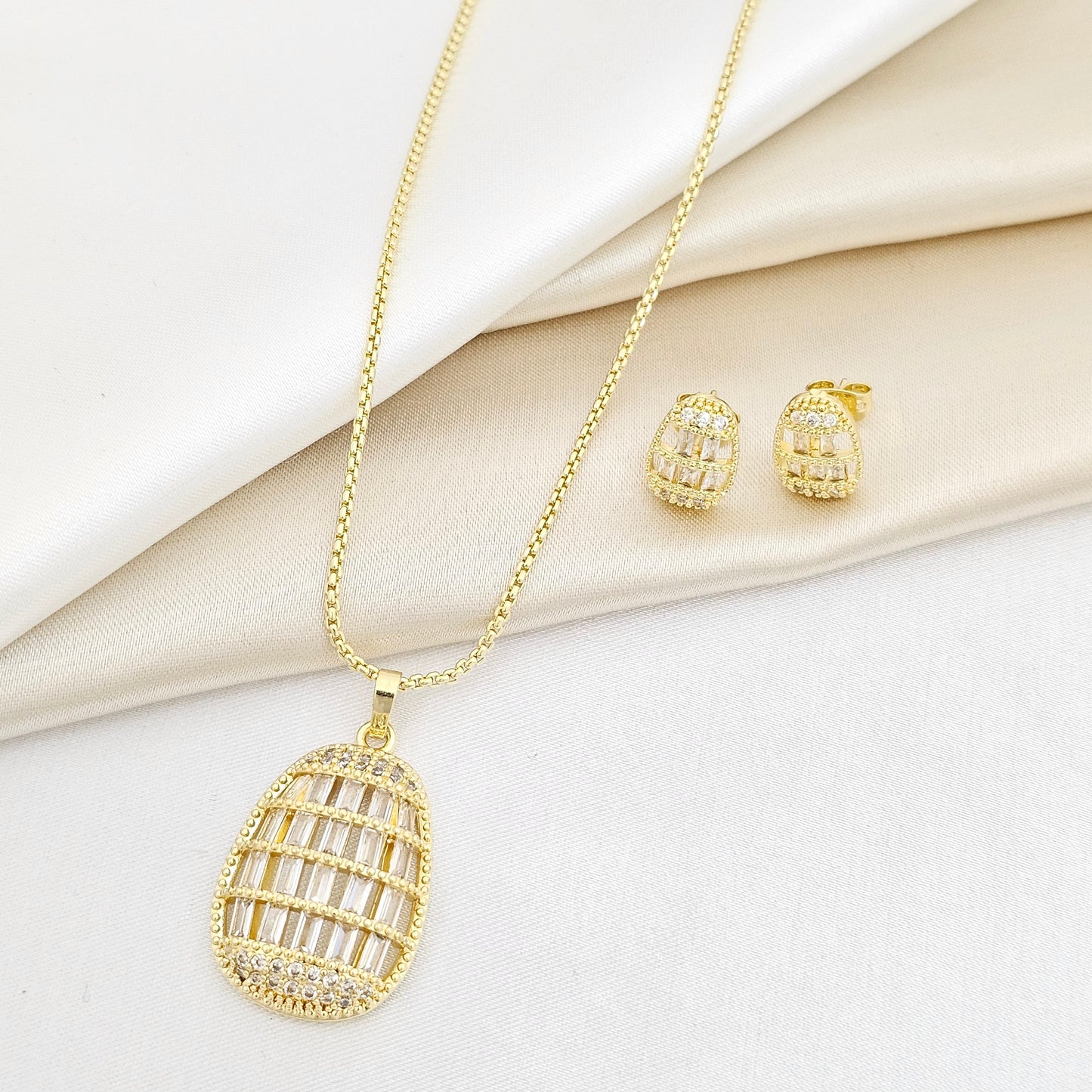 SET CADENA DIJE Y TOPO FIGURA CON CIRCONES DORADO RF K6851