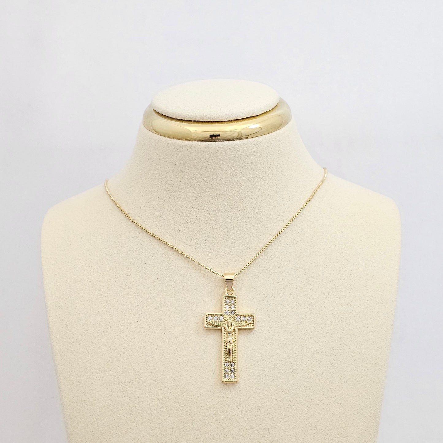 CADENA VENECIANA PUNTA AGUJA DIJE CRISTO DORADO RF K6969