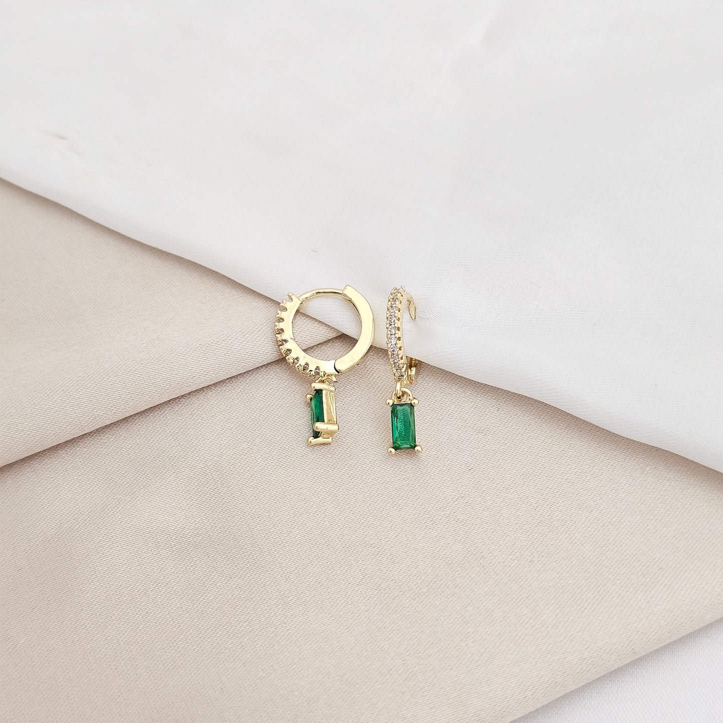 CANDONGA PEQUEÑA DORADO CON CIRCON VERDE COLGANTE RF K8025