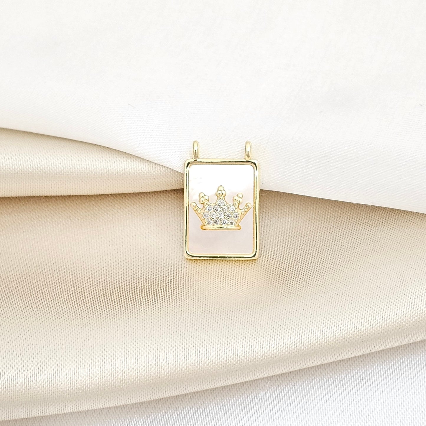 DIJE CUADRO NACAR CON CORONA CIRCONES DORADO RF K5769