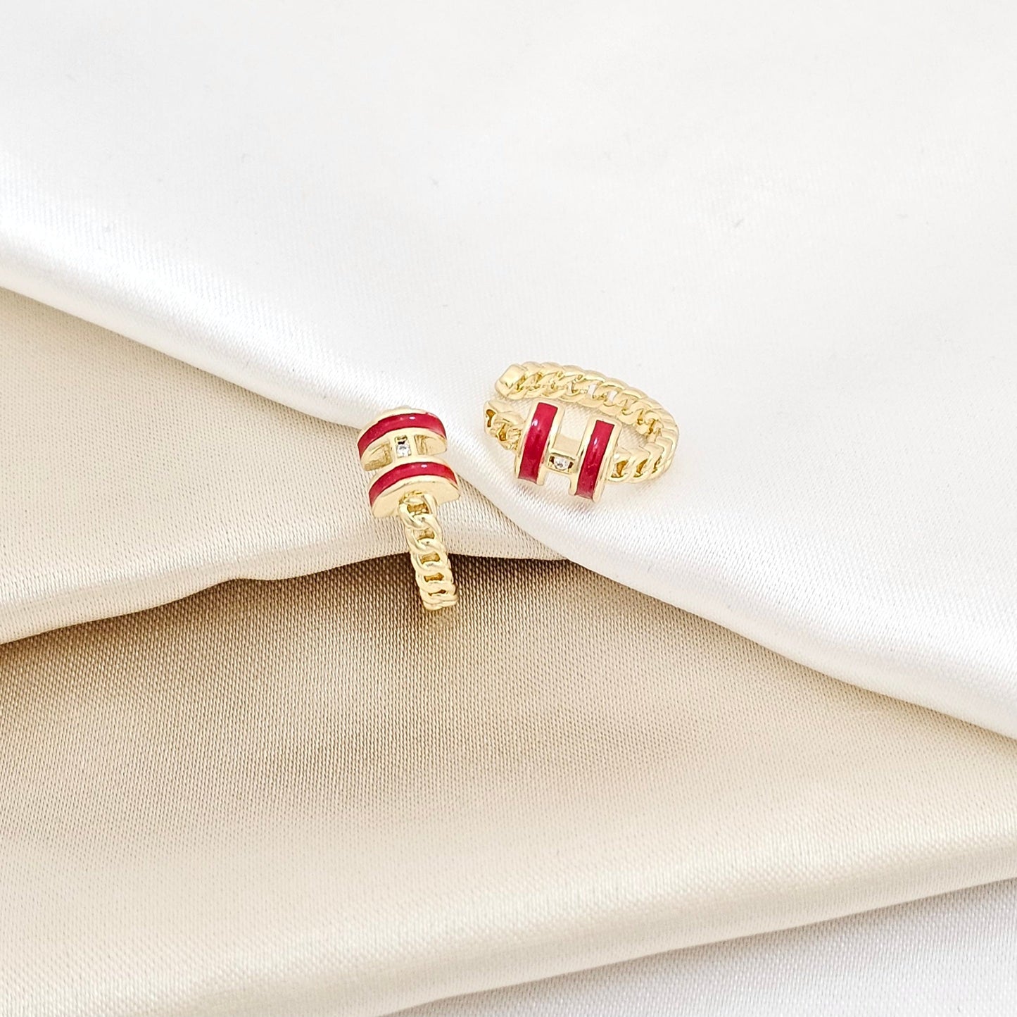 EARCUFF CUBANA DORADO CON LINEAS ROJAS RF K5658