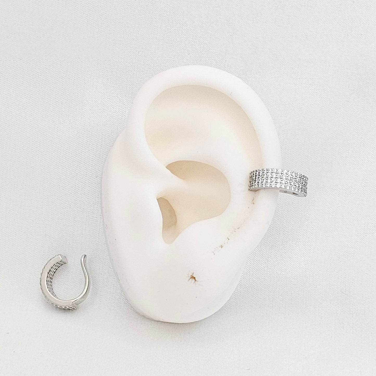 EARCUFF ELEGANTE CON CIRCONES PLATEADO RF K7201