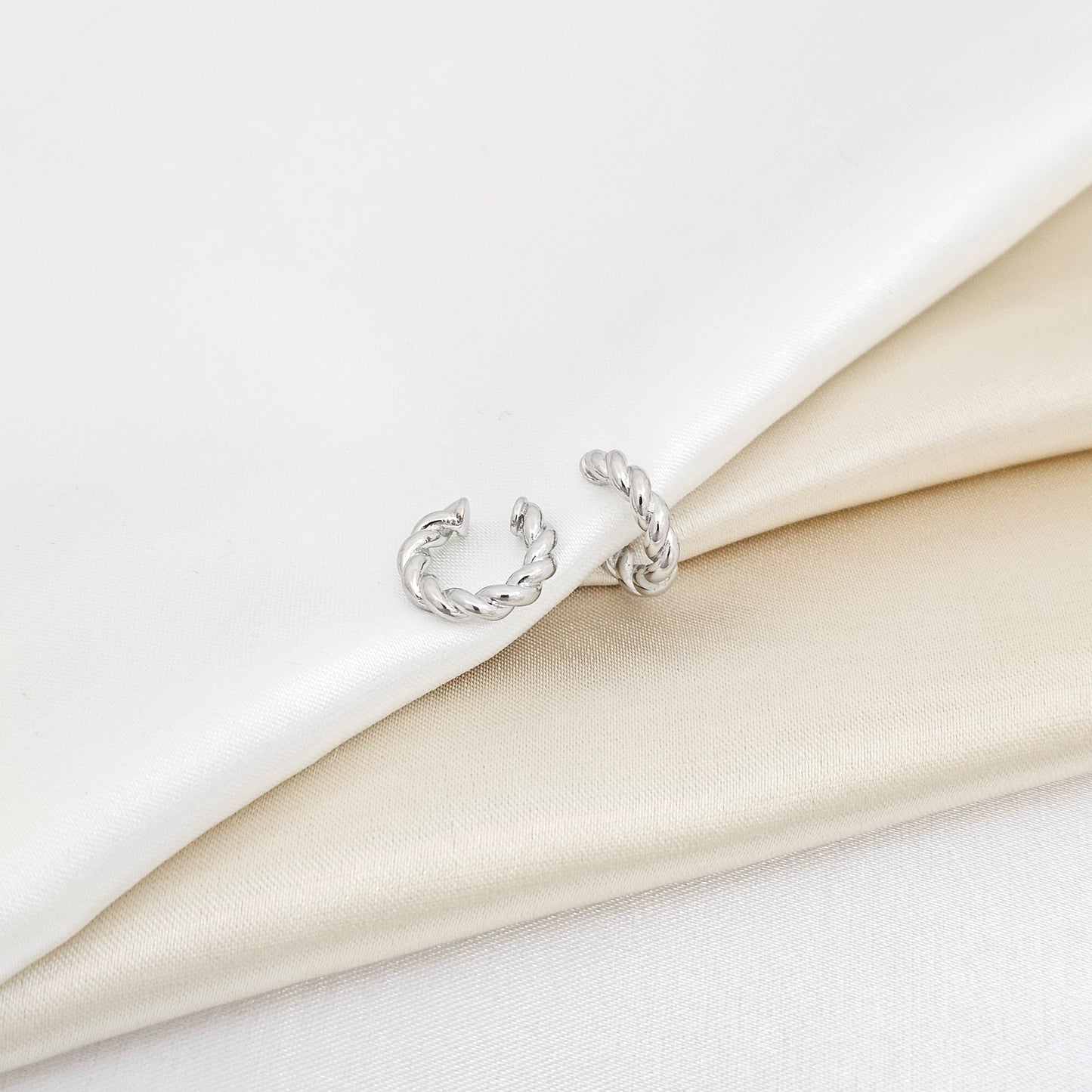 EARCUFF PEQUEÑO TRENZADO PLATEADO RF K7597