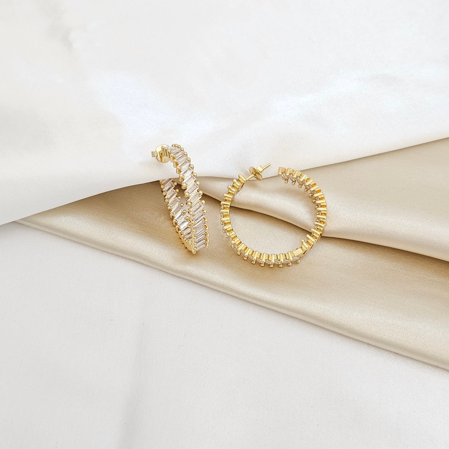 TOPO GRANDE CIRCONES RECTANGULARES DORADO RF K5461