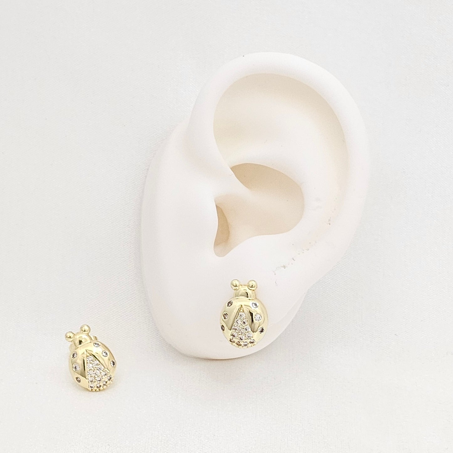 TOPO MARIQUITA PEQUEÑA DORADO CON CIRCONES RF K7017
