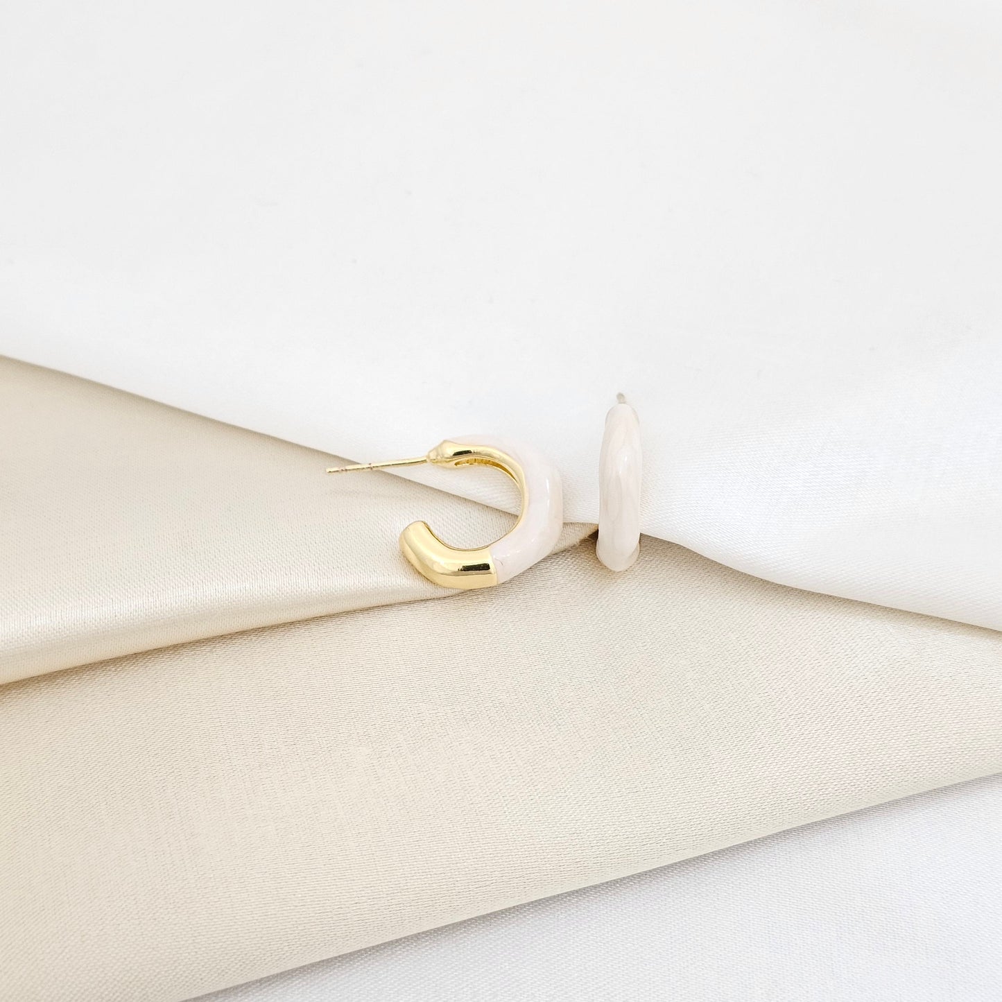 TOPO CURVO DORADO NACAR BLANCO RF K7151