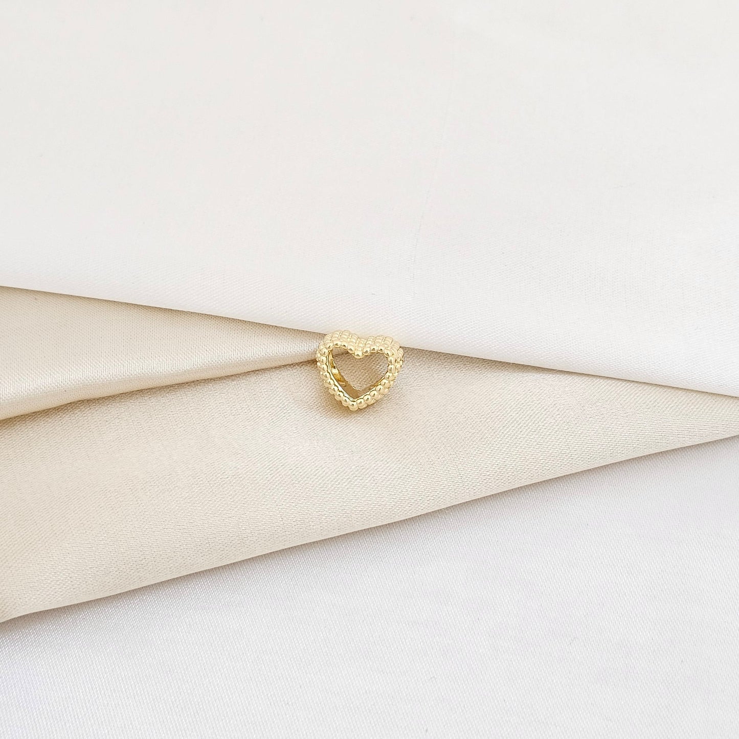CHARM CORAZON CON PUNTOS DORADO RF K5954
