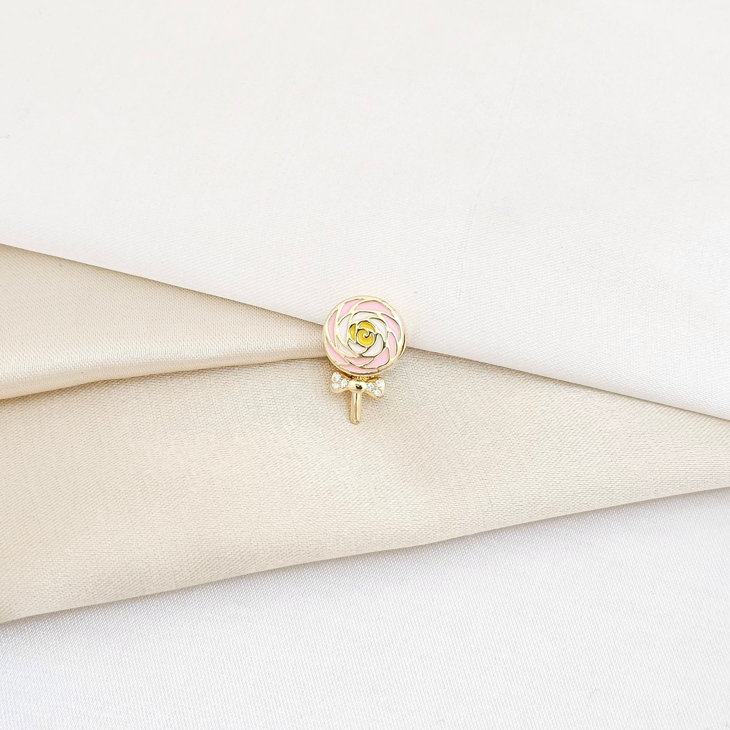 CHARM COLOMBINA ROSADA CON BLANCO DORADO RF K5959