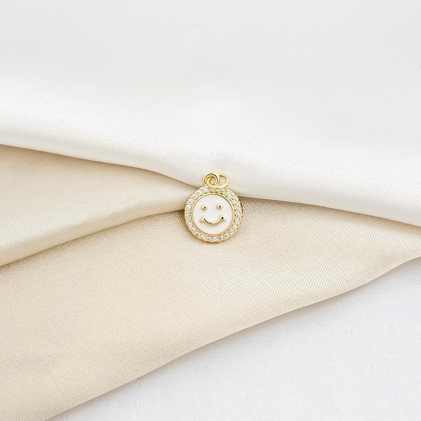 DIJE NACAR CON CIRCONES Y CARA FELIZ DORADO RF K6118