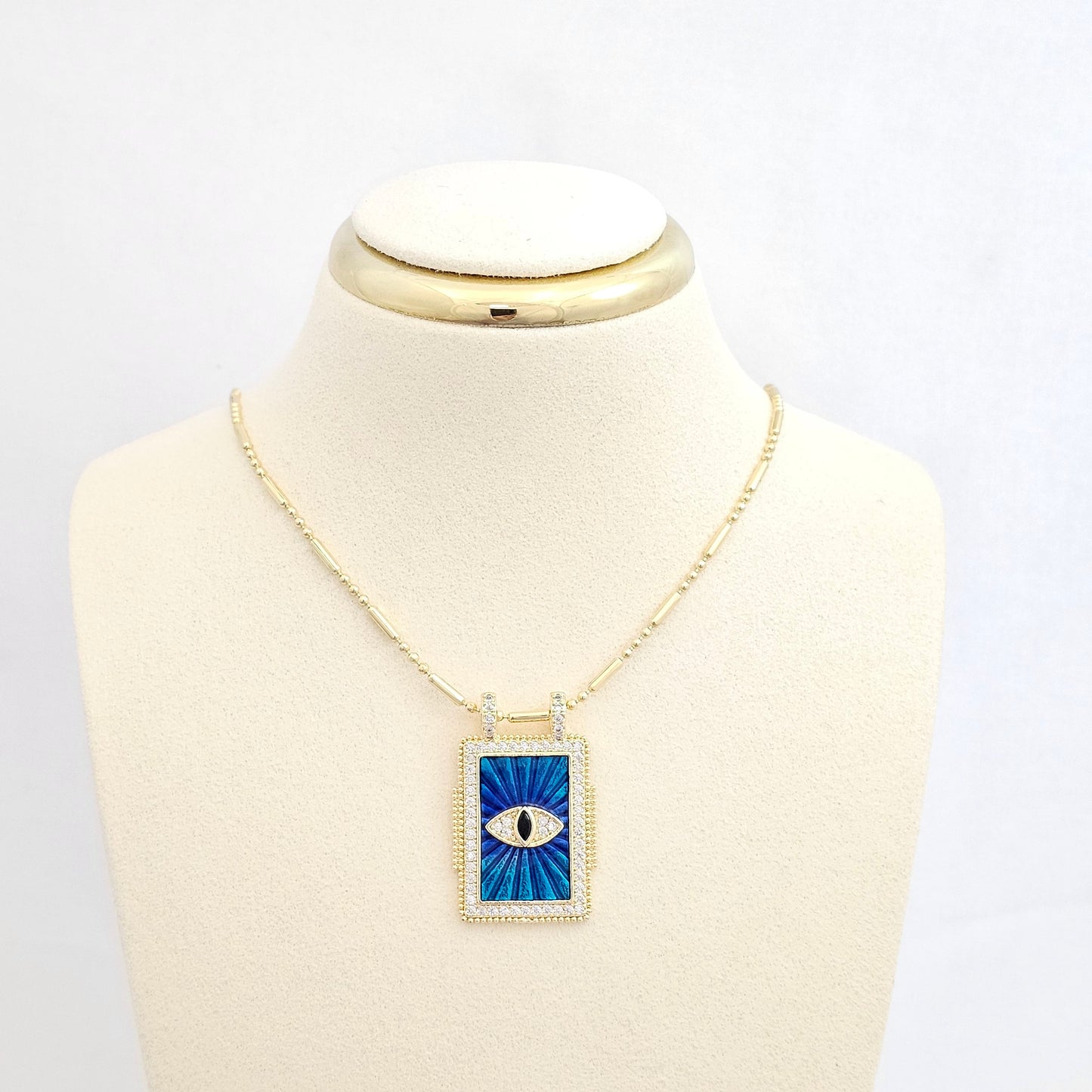 DIJE PLACA AZUL OJO NEGRO CIRCONES DORADO RF K6488