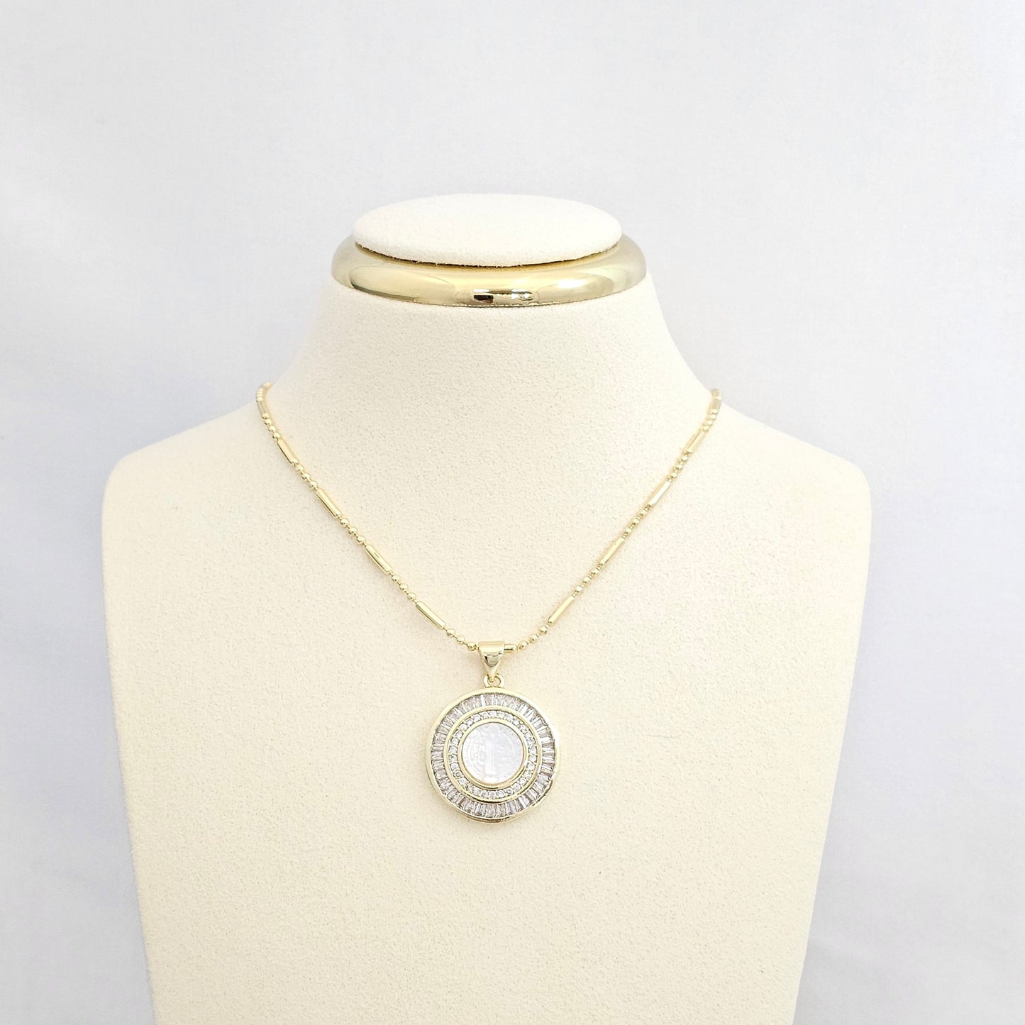 DIJE CIRCULO CIRCONES DORADO SAN BENITO DE NACAR RF K6567