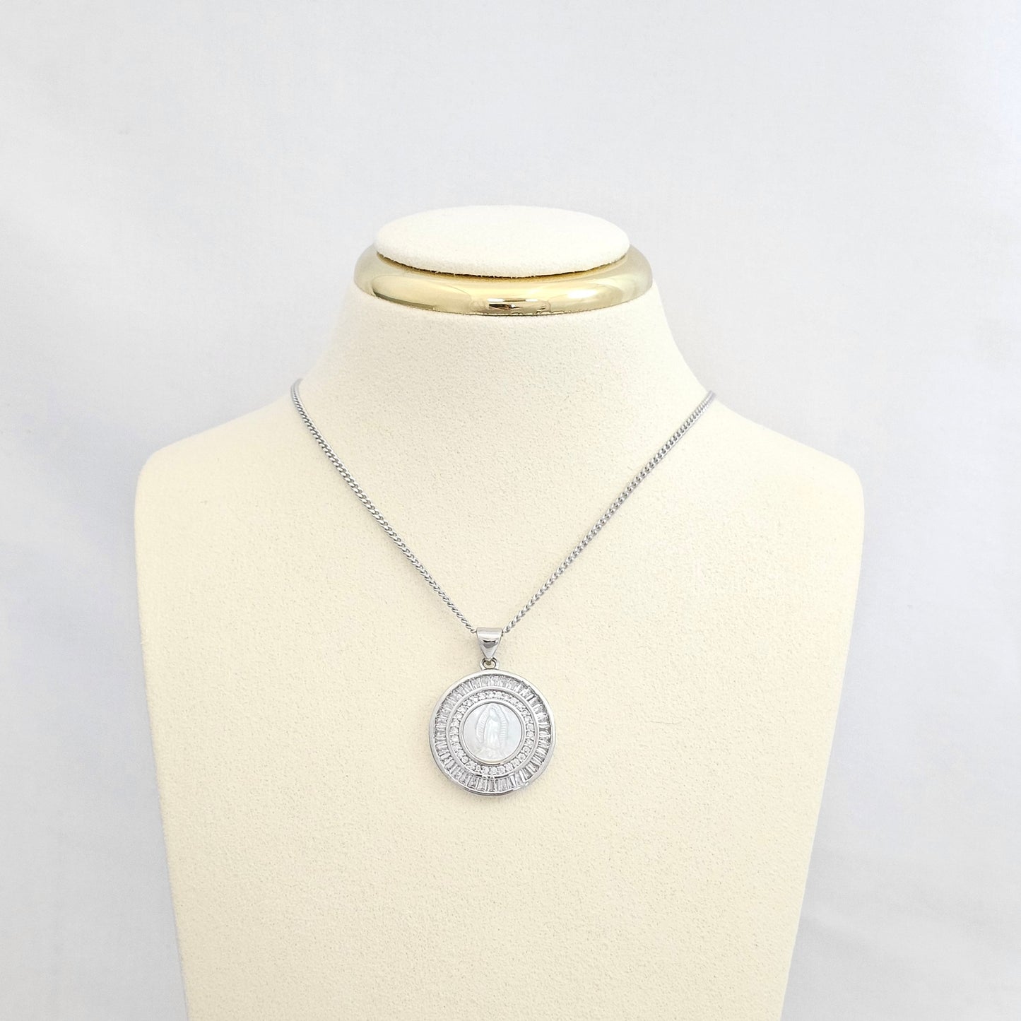 DIJE CIRCULO CIRCONES PLATEADO VIRGEN DE NACAR RF K6570