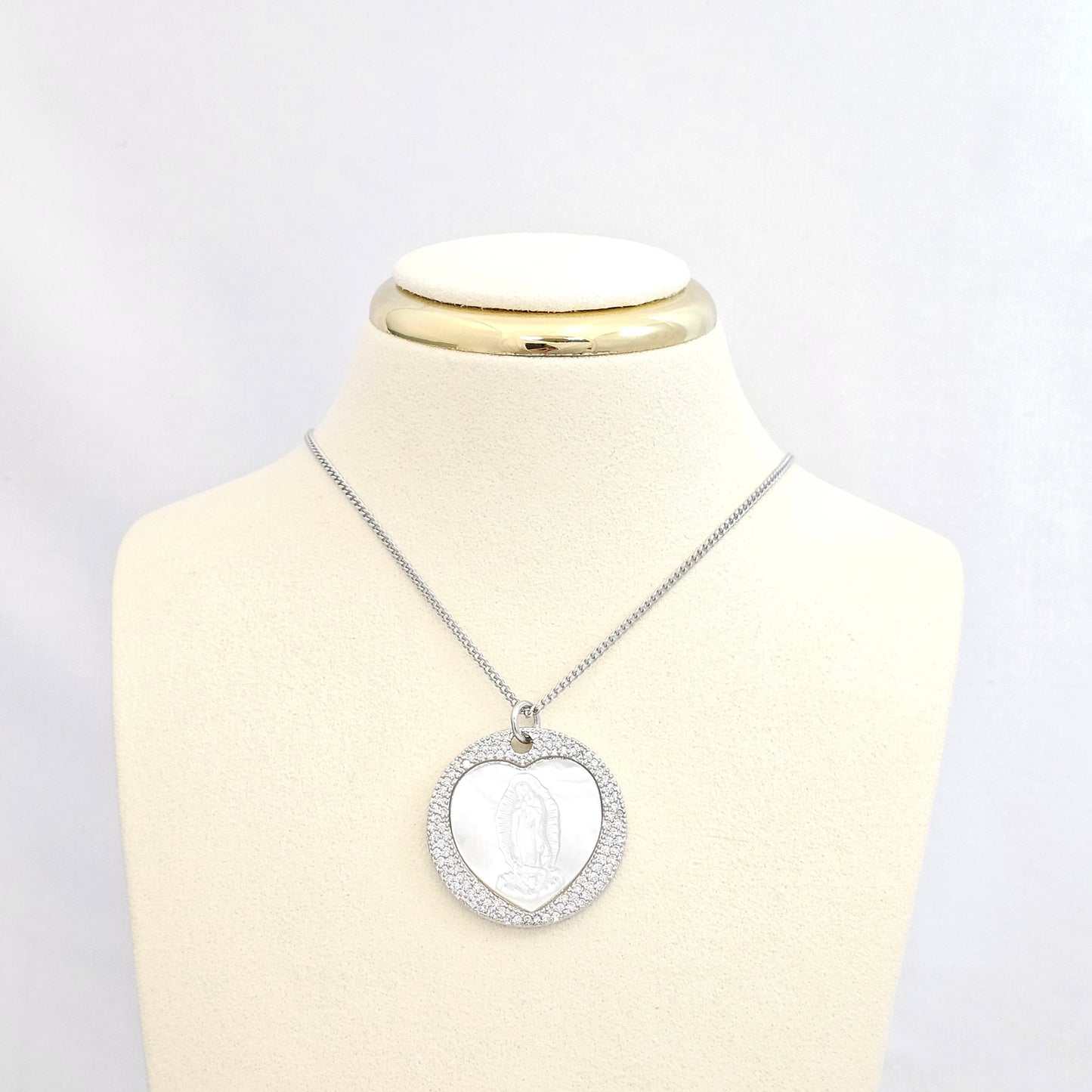 DIJE PLATEADO CORAZON Y VIRGEN DE NACAR RF K6572