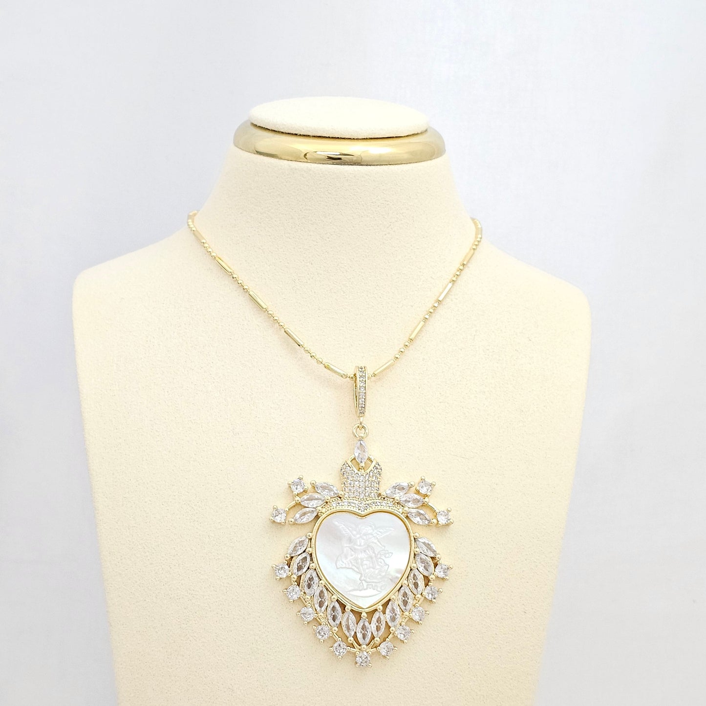 DIJE NACAR CORAZON ANGEL ARCANGEL DORADO RF K6577