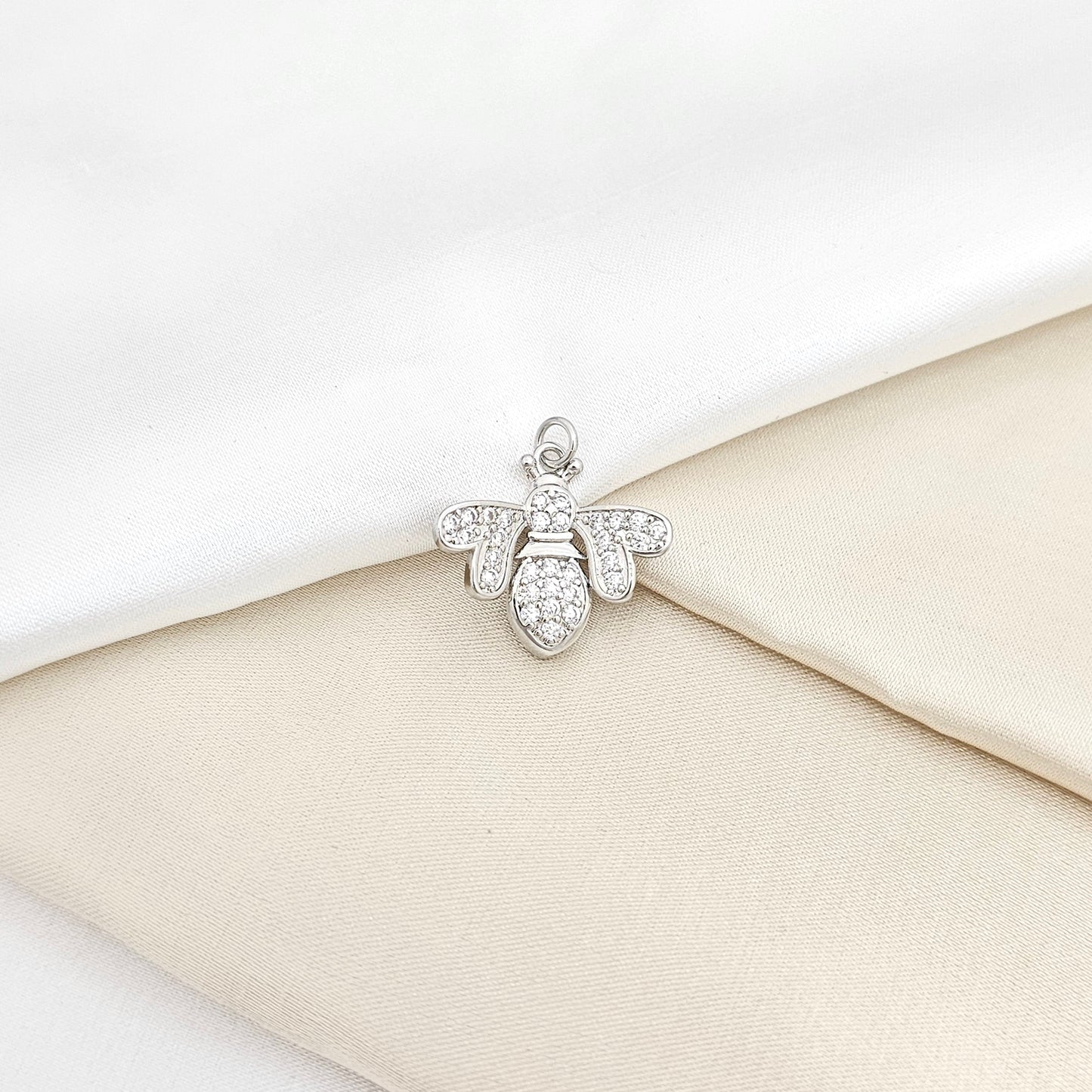 DIJE ABEJA REINA CIRCONES PLATEADO RF K6583