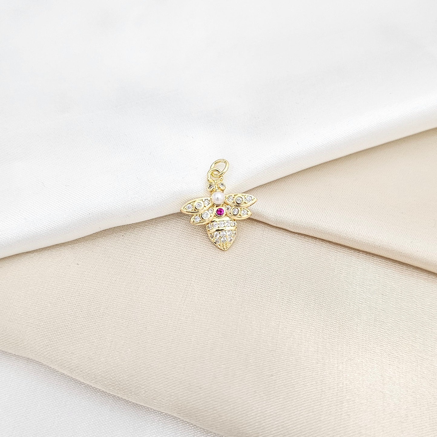 DIJE ABEJA DORADO CIRCON FUCSIA Y PERLA RF K6685