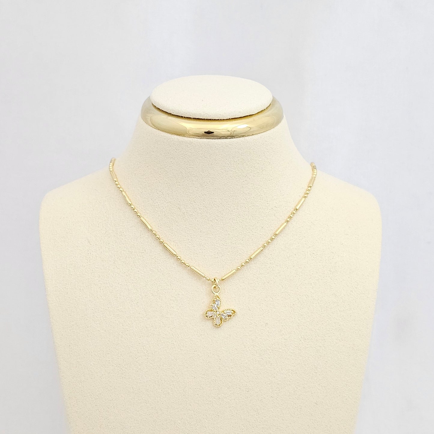 DIJE MINI MARIPOSA SEIS CIRCONES DORADO RF K6800
