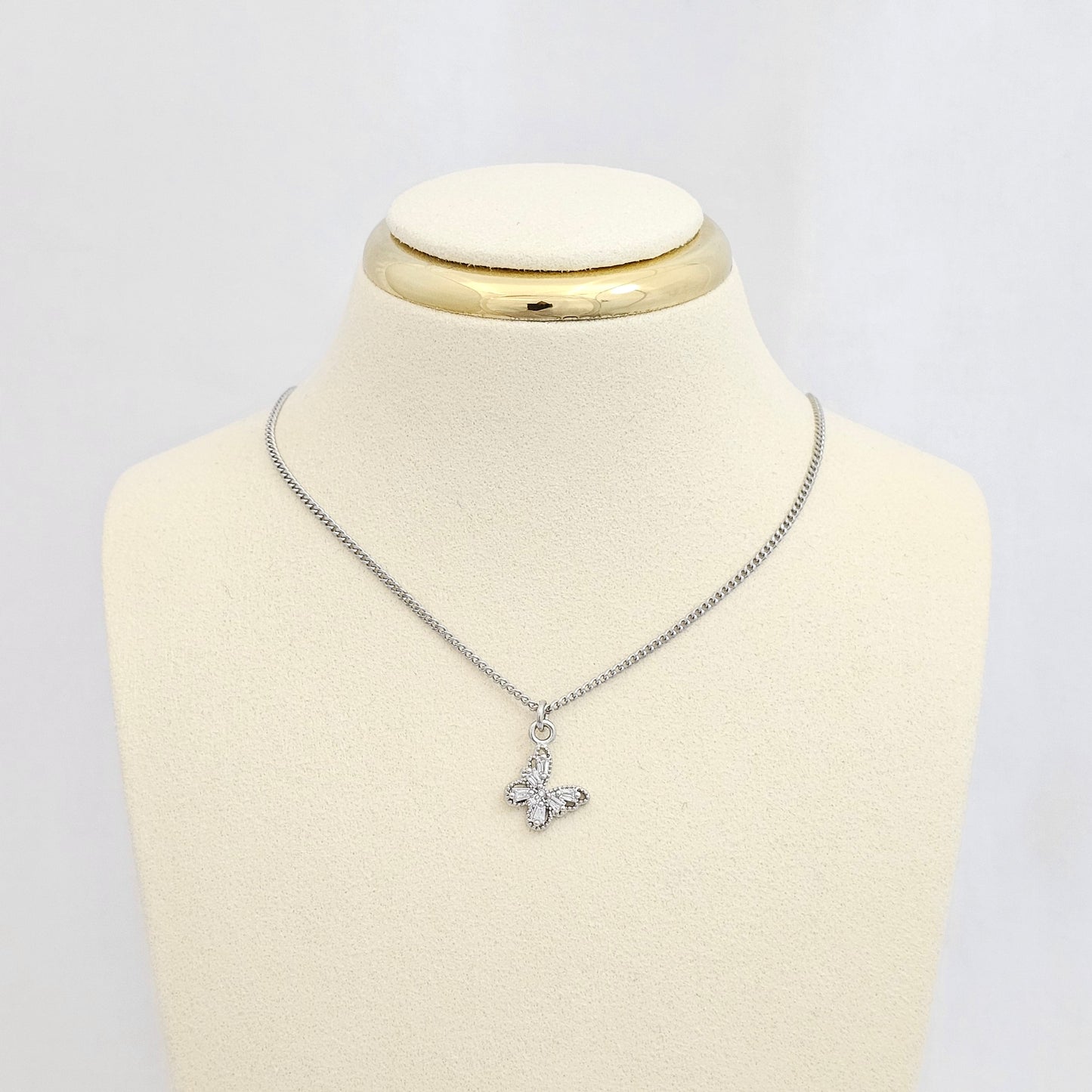 DIJE MINI MARIPOSA SEIS CIRCONES PLATEADO RF K6801