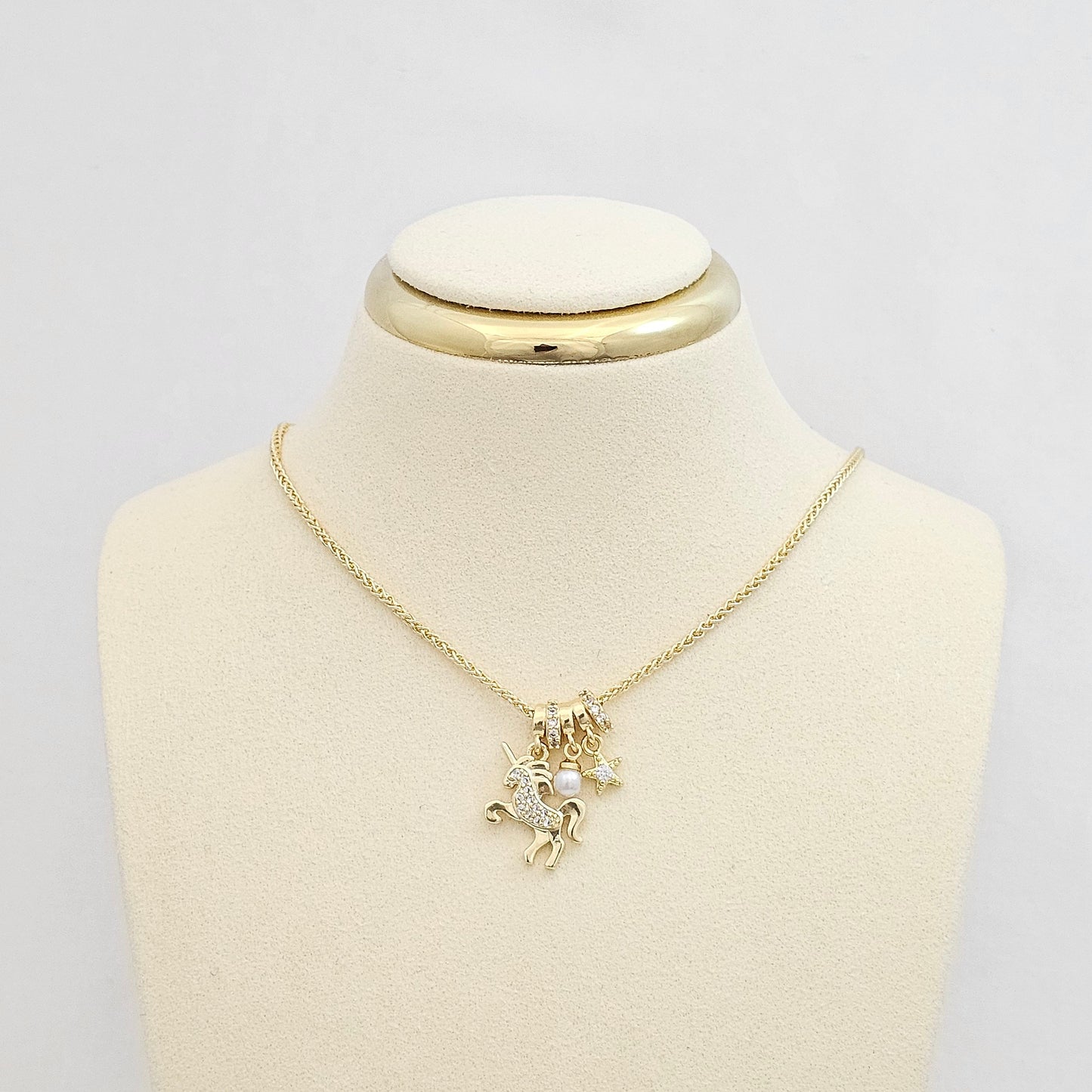 DIJE UNICORNIO PERLA Y ESTRELLA CIRCONES DORADO RF K7548