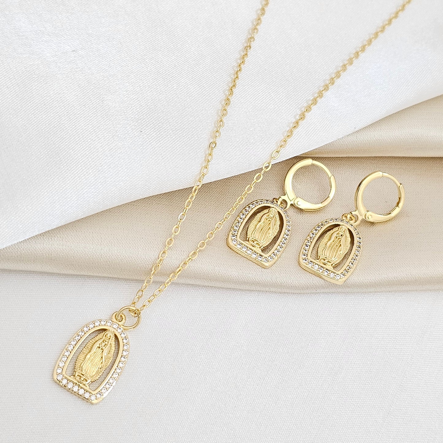 SET CADENA Y CANDONGA CON VIRGEN DE GUADALUPE DORADA RF K6138