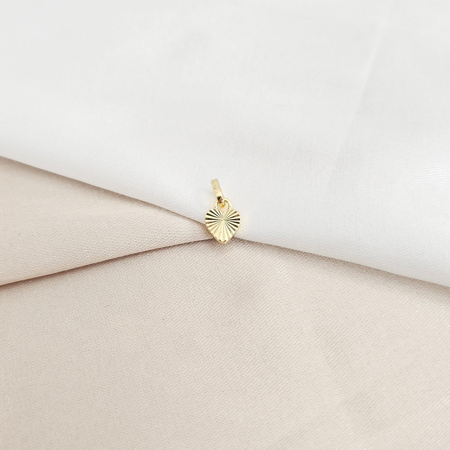DIJE CORAZON SOL MINI LAM 18K B/20008