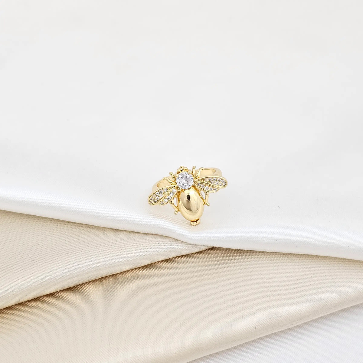 Anillo Avispa Dorado Con Circon Redondo Rf K6996