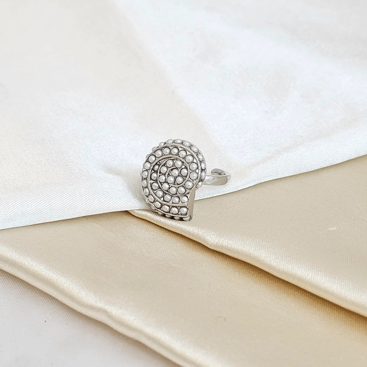 Anillo Caracol Con Perlas Plateado Rf K4434