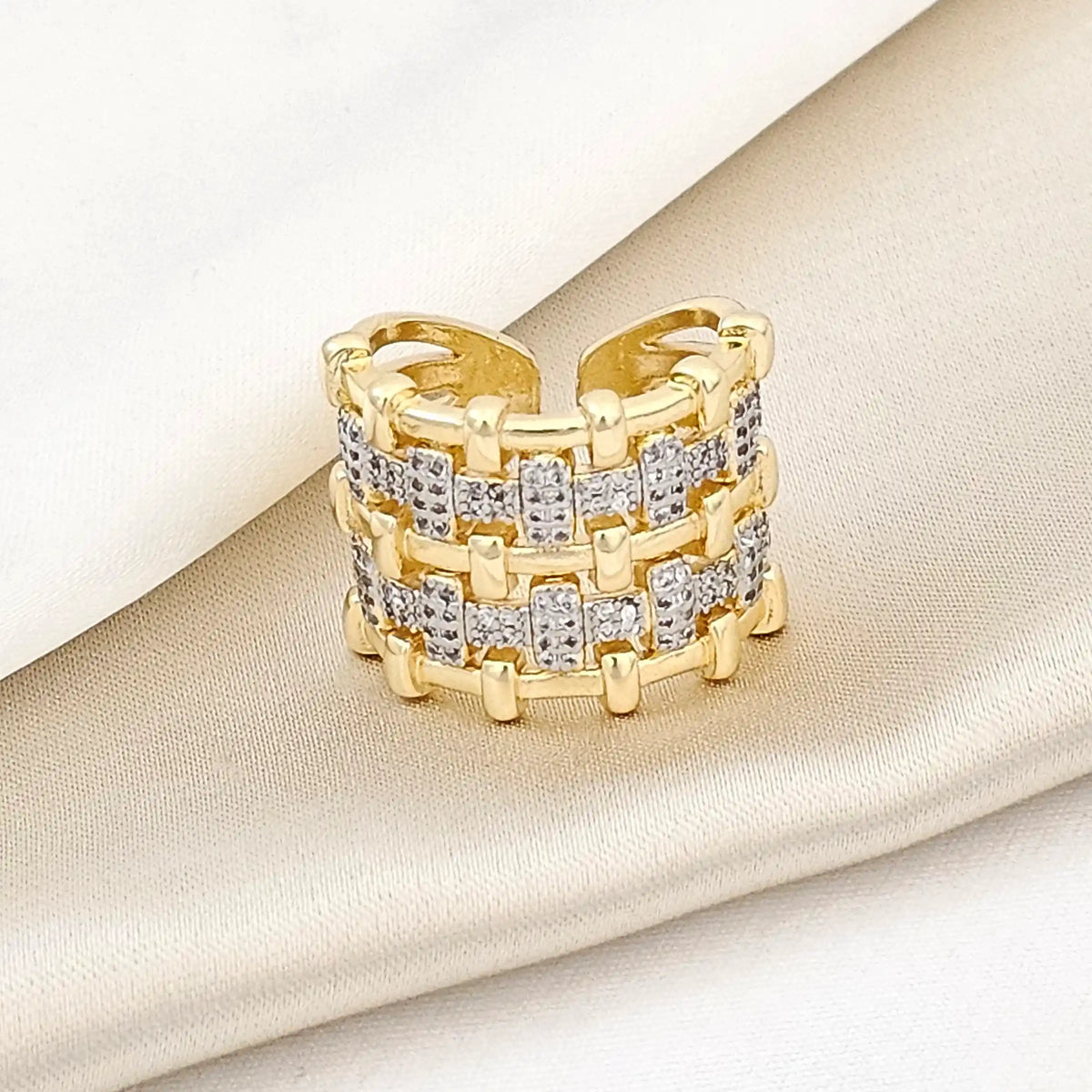 Anillo Cinco Lineas Dorado Y Plateado Rf K5340
