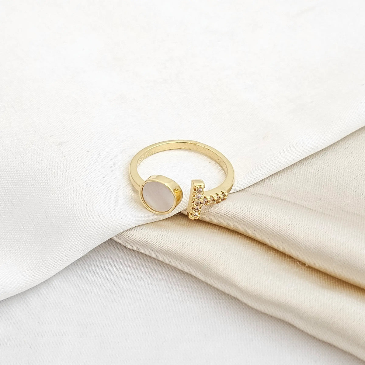 Anillo Circulo Con Nacar Y Circones Dorado Rf K5262