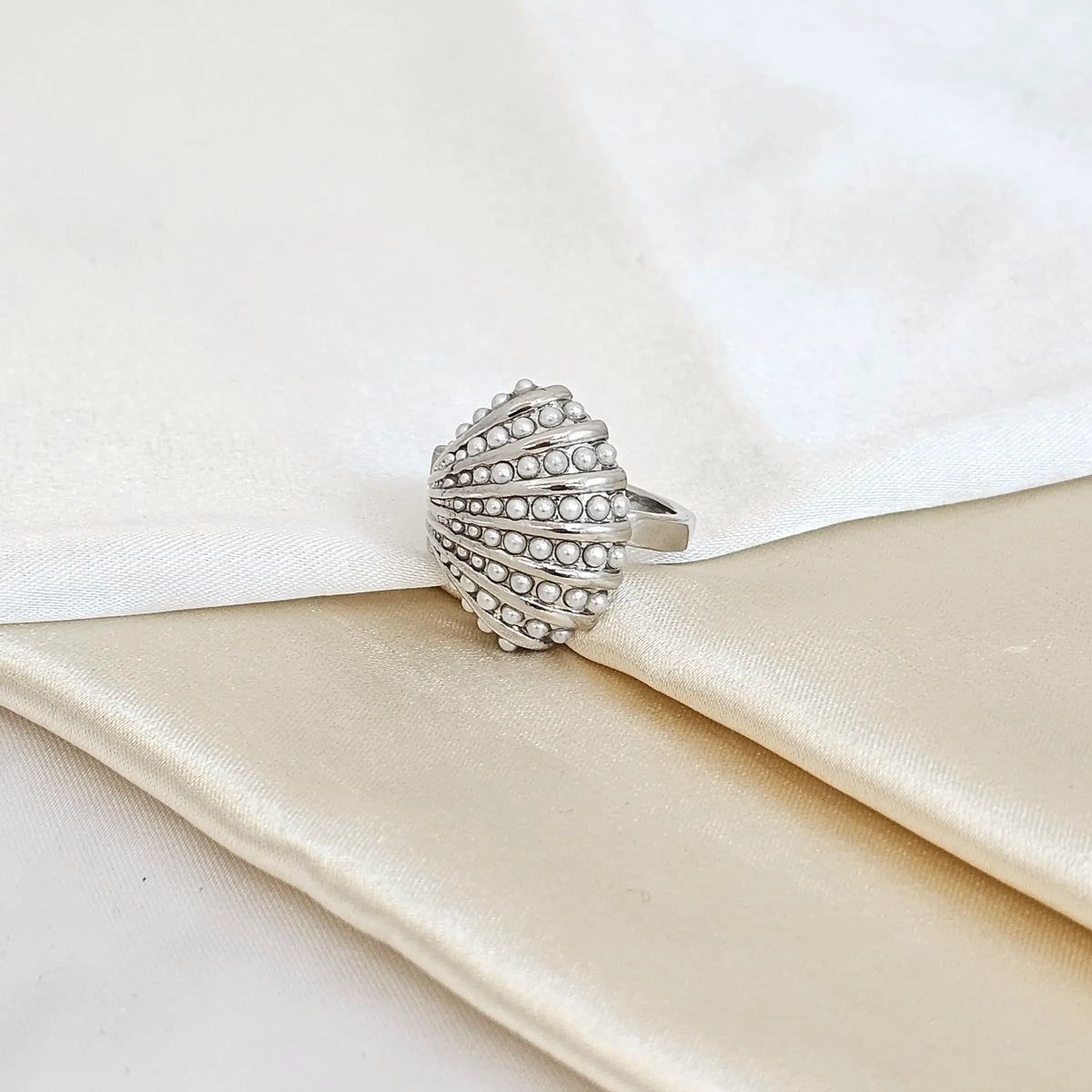 Anillo Concha Con Perlas Plateado Rf K4436