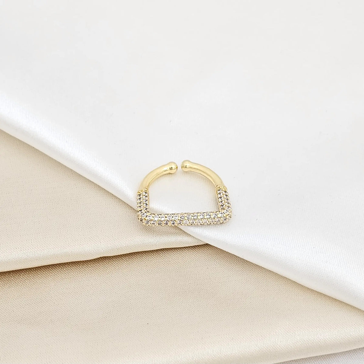 Anillo Cuadrado Con Circones Dorado Rf K5677