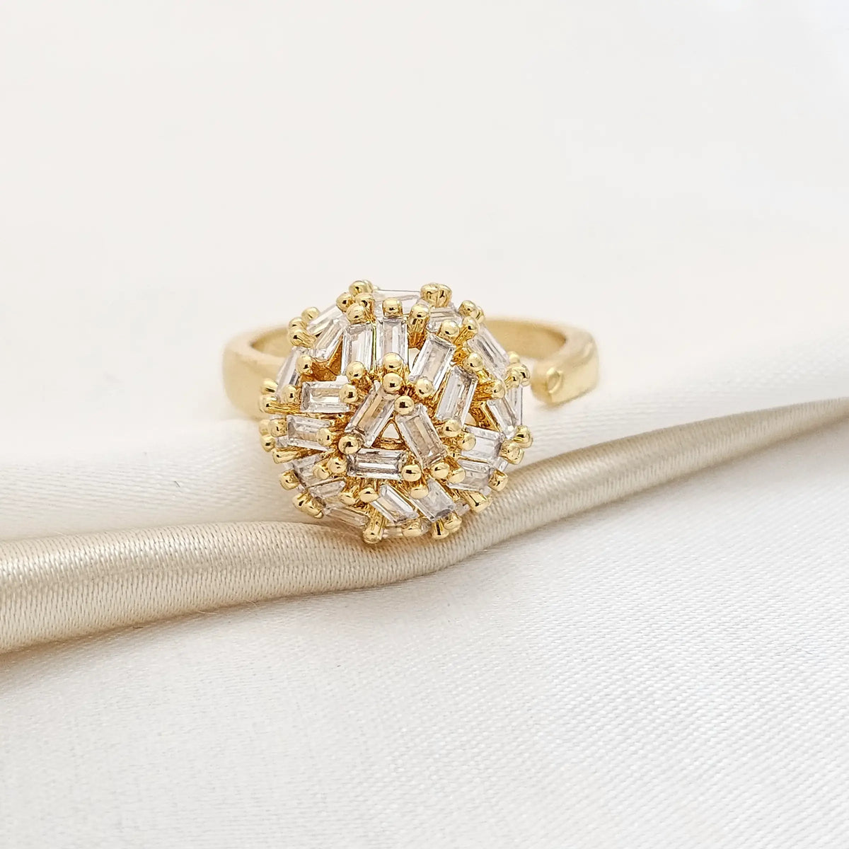 Anillo Esfera En Circones Dorado Rf K3795
