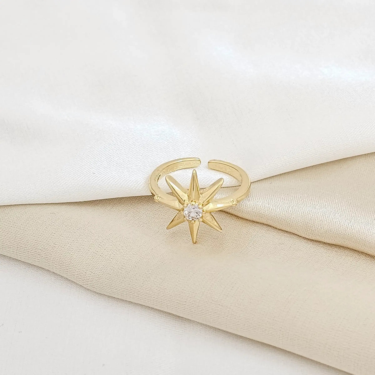 Anillo Estrella Dorado Con Circon Rf K5427