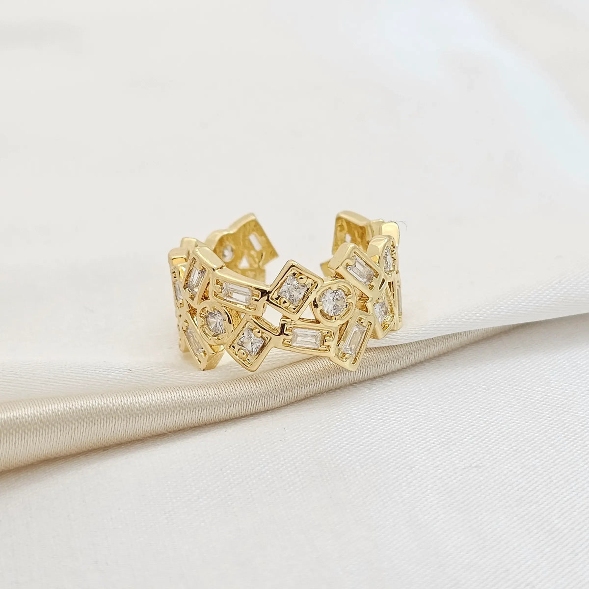 Anillo Figuras Con Circones Dorado Rf K3799